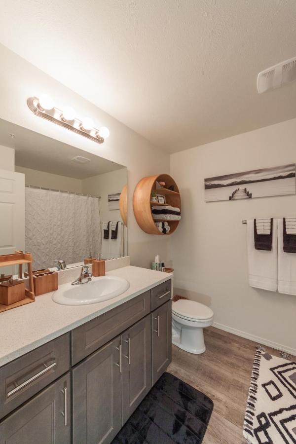 Modern And Stylish King Bed Wifi Free Parking Apartment Spokane Valley Exterior photo