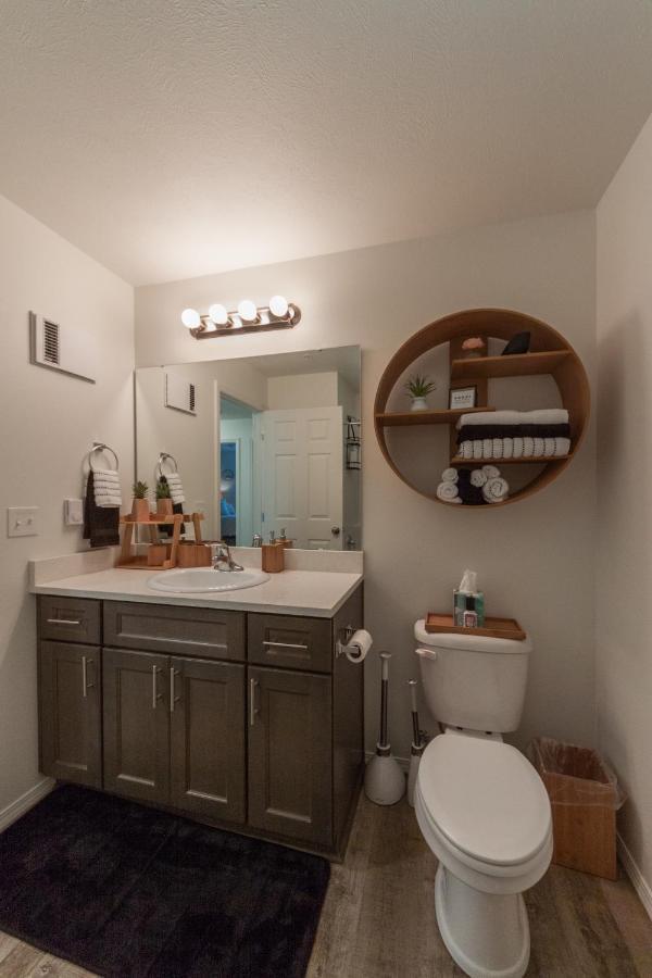 Modern And Stylish King Bed Wifi Free Parking Apartment Spokane Valley Exterior photo